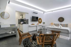 Μια τηλεόραση ή/και κέντρο ψυχαγωγίας στο Calma Luxury Studios & Suites