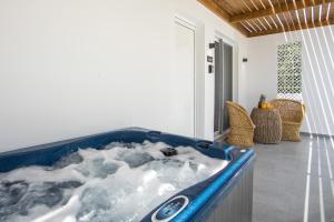 Φωτογραφία από το άλμπουμ του Calma Luxury Studios & Suites στο Φαληράκι