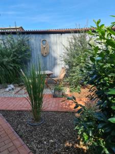 a garden with a bench and a fence at Gästehaus Wolkenlos in Fehmarn