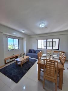 MH's Crib at Camella Northpoint的休息区