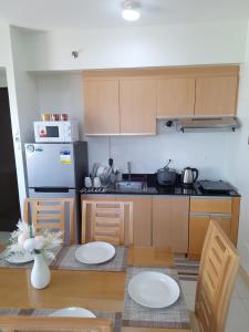 MH's Crib at Camella Northpoint的厨房或小厨房