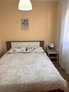 Posteľ alebo postele v izbe v ubytovaní Apartmani Knežević + 13 fotografií