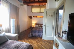 a room with a bedroom with a bed and a door at Pietra E Glicine B&B in Pieve a Nievole