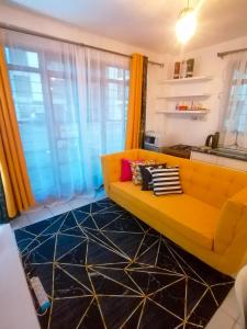 Kuchyň nebo kuchyňský kout v ubytování Classy Studio Apartment racecourse Gardens