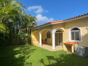 Κήπος έξω από το Hogar familiar, Ocean Village, Sosua!