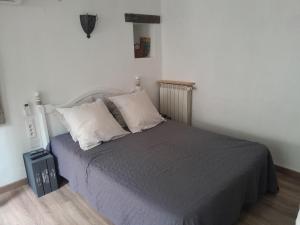 Ένα ή περισσότερα κρεβάτια σε δωμάτιο στο Chambre d'hôte chez Nicole et Pierre