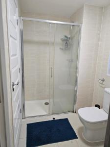 Et bad på Number one guest double room in Dartford