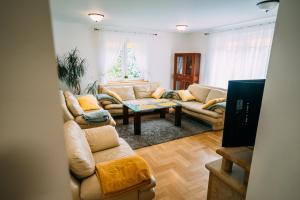 a living room with couches and a table at Willa u Basi 2 in Miłków