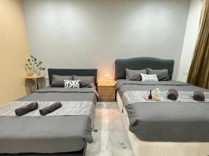 Katil atau katil-katil dalam bilik di YOLO4 4BR 10PAX CentralTown Netflix
