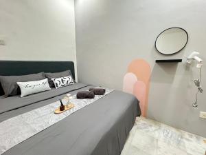 Katil atau katil-katil dalam bilik di YOLO4 4BR 10PAX CentralTown Netflix