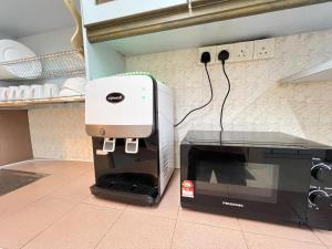 Dapur atau dapur kecil di YOLO4 4BR 10PAX CentralTown Netflix