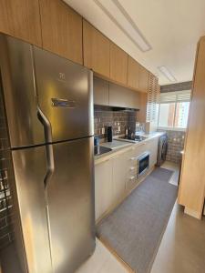 a kitchen with a stainless steel refrigerator at apartamento em prédio de luxo in Santo André