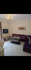 a living room with a couch and a pool table at Appartement Esmeralda in Tétouan