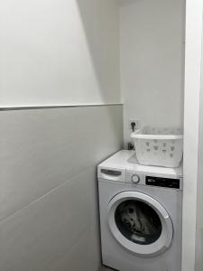 a white washing machine in a white room at Black Daisy in Bernalda