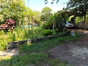 Aed väljaspool majutusasutust Casa Entera Finca Cometa