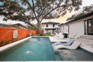 a swimming pool with two lounge chairs in a backyard at Casa Blanca Estate Lux 5BR4BA in San Antonio