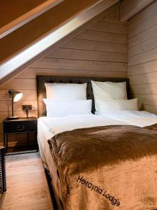 a large bed in a room with an attic at Hercynia Lodge in Bad Lauterberg