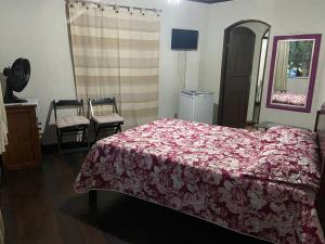 Una cama o camas en una habitación de Suíte Mar Doce Lar 18 fotos más