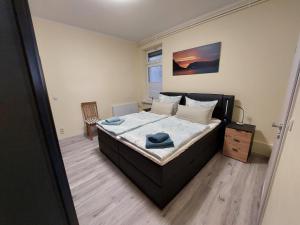 a bedroom with a large bed in a room at Bummis exklusive Ferienwohnung in Güstrow