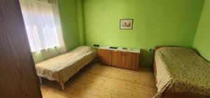 Ένα ή περισσότερα κρεβάτια σε δωμάτιο στο Fred's Holiday Home