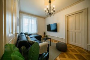 TV a/nebo společenská místnost v ubytování City Apartment with Rooftop Terrace