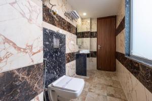 Koupelna v ubytování Hotel Royal Inn igi