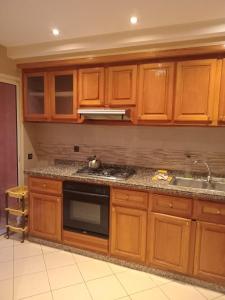 Η κουζίνα ή μικρή κουζίνα στο Superbe Appartement 2 chambres à AL FADL Marrakech
