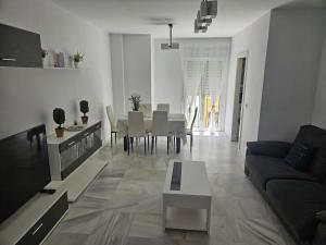 TV a/nebo společenská místnost v ubytování Precioso Apartamento en el centro, Parking Gratis