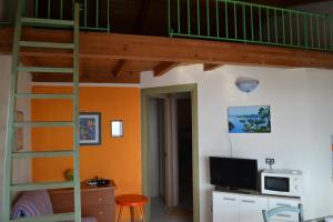 TV a/nebo společenská místnost v ubytování Casa del Tramonto Pistis