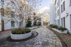a stone walkway with a tree in the middle of a building at Cozy Apartment Steps from Everything - Heart of Dublin in Dublin +2 photos