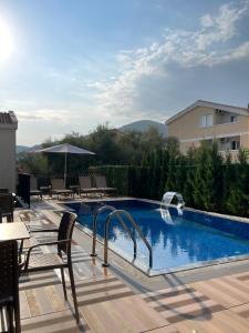 Bazén v ubytování Viola Hotel Budva nebo v jeho okolí