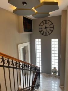 TV a/nebo společenská místnost v ubytování Viola Hotel Budva