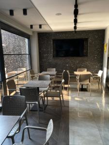 TV a/nebo společenská místnost v ubytování Viola Hotel Budva