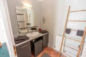 Ένα μπάνιο στο Joli Studio 36m2 tout confort