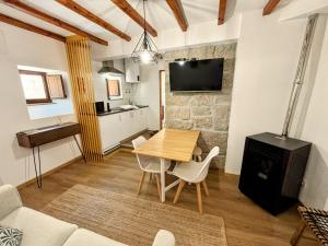 a small living room with a table and a stove at Casa Manuel II Sabugueiro in Sabugueiro