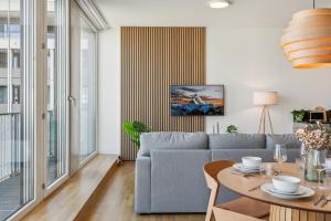 Posezení v ubytování COMFORT HOMES - Premium Apartments - 15' Lucerne - Washer & Dryer - Public Transport - Parking