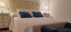 Łóżko lub łóżka w pokoju w obiekcie Casa Victoria garden con Jacuzzi y piscina
