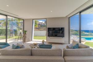 TV/trung tâm giải trí tại Luxury Diamond House by Holiday Rental Madeira