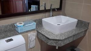 Ένα μπάνιο στο Baan Duangkamol +35 φωτογραφίες