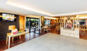 Χώρος καθιστικού στο Baron Residence Bangkok
