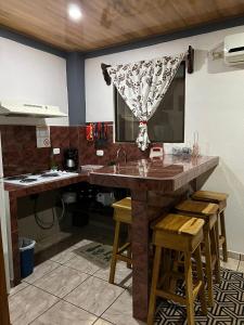 Kuchyň nebo kuchyňský kout v ubytování Apartamentos Mansión Tropical