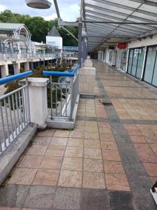 Photo de la galerie de l'établissement Studio rez-de-chaussée, à Bougival