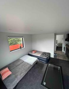 Postel nebo postele na pokoji v ubytování Tiny Home in Mosgiel