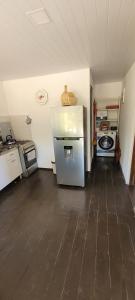 an empty kitchen with a refrigerator and a stove at La cabaña 2 dormitorios in Ocean Park