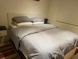 Giường trong phòng chung tại Arriendo vacacional departamento Algarrobo