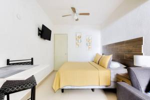 a small bedroom with a bed and a couch at M&Z Loft Las Palmas in Cancún