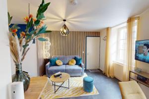 TV a/nebo společenská místnost v ubytování Modern Jungle - Colmar