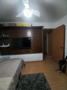 Et tv og/eller underholdning på Pacote 3 dias Apto Térreo Rock The mointain Itaipava