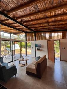 a living room with a couch and a table at Casa Campestre Wasi loma in Pedro Vicente Maldonado