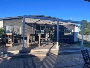 Gallery image of Hosts on the Coast Beach Break Matarangi in Matarangi